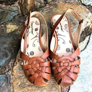 Bear Traps sandals